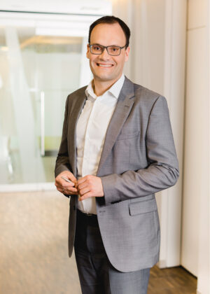 Dr. Lukas Karrenbrock